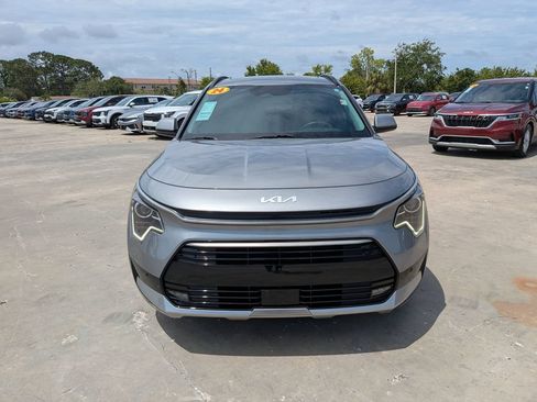 Certified 2024 Kia Niro FWD image 3