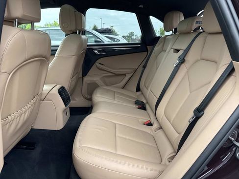 Used 2023 Porsche Macan AWD/4WD image 11
