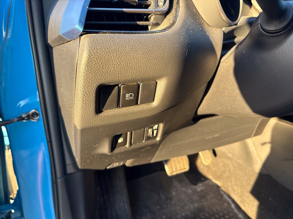 Used 2019 Toyota C-HR XLE FWD image 16
