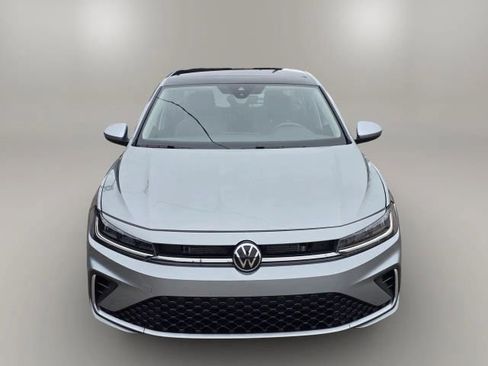 Used 2025 Volkswagen Jetta SE FWD image 2