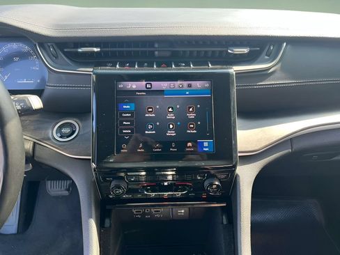Used 2022 Jeep Grand Cherokee Limited AWD/4WD image 16