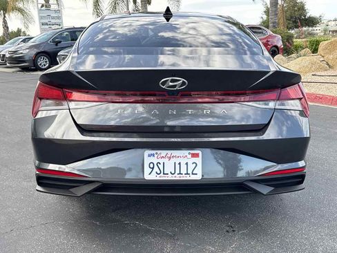 Used 2022 Hyundai Elantra SEL image 12