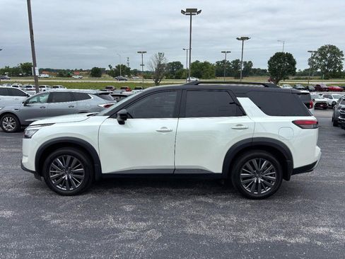 Used 2024 Nissan Pathfinder SL w/ SL Premium Package AWD/4WD image 2