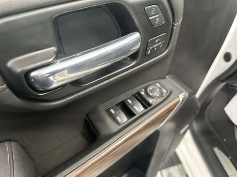 Certified 2022 Chevrolet Silverado 1500 High Country w/ Technology Package image 26