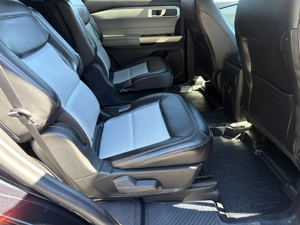 Used 2022 Ford Explorer XLT w/ Equipment Group 202A RWD image 18
