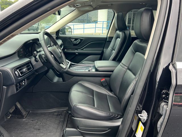 Used 2023 Lincoln Aviator AWD w/ Premium Package image 3