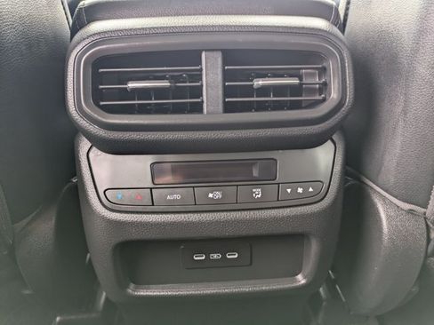 Used 2025 Honda Pilot Touring image 18