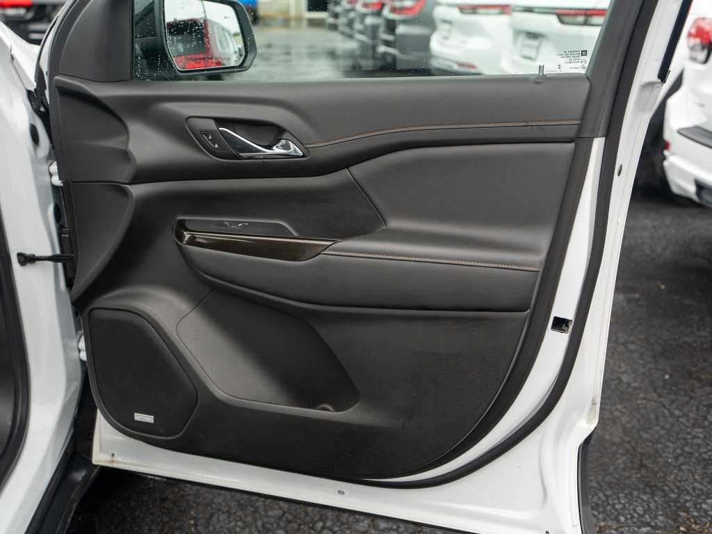 Used 2023 GMC Acadia AT4 w/ Preferred Package AWD/4WD image 12