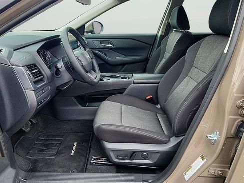 Used 2025 Nissan Rogue SV image 15