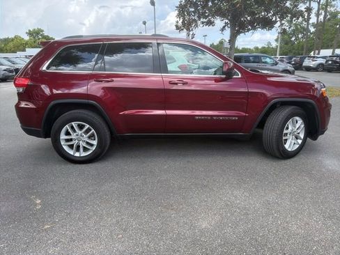 Used 2018 Jeep Grand Cherokee Laredo image 3