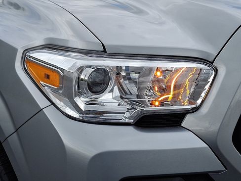 Certified 2023 Toyota Tacoma SR AWD/4WD image 10