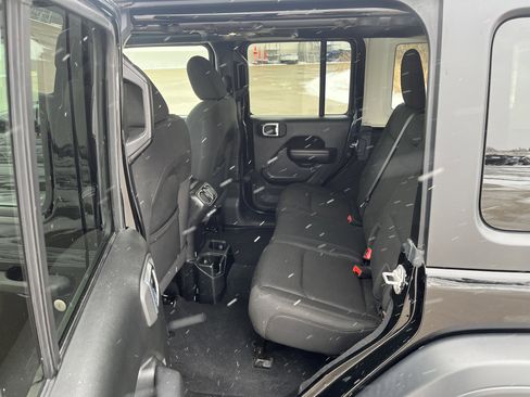 Used 2020 Jeep Wrangler Unlimited Sport image 13