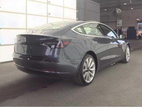Used 2018 Tesla Model 3 Long Range RWD image 7