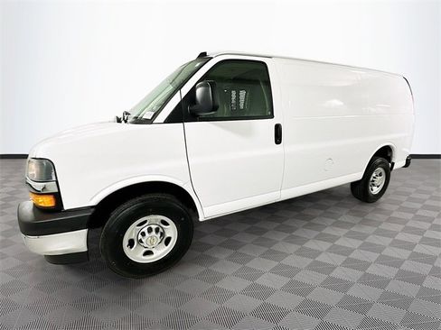 Used 2024 Chevrolet Express 2500 w/ Driver Convenience Package image 4