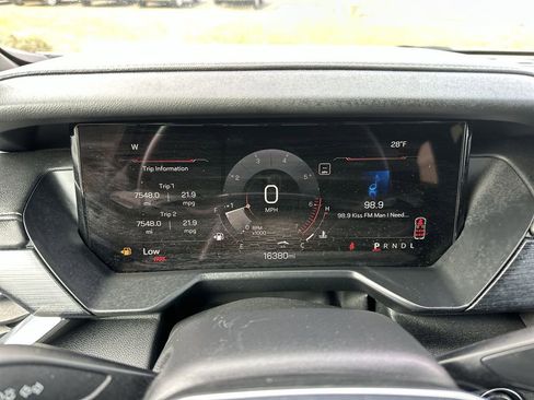 Used 2025 GMC Acadia Elevation image 15