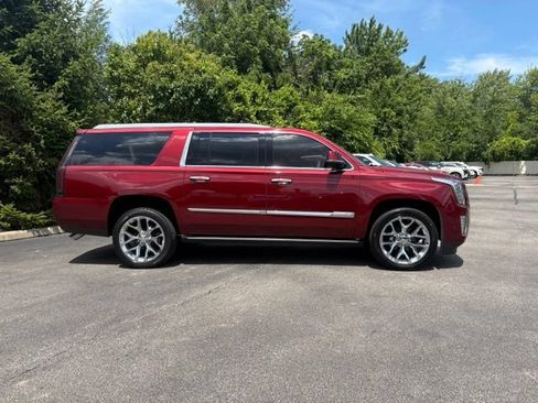 Used 2020 Cadillac Escalade ESV Premium Luxury AWD/4WD image 10