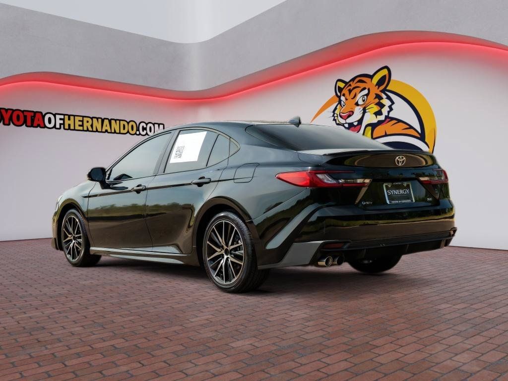 Used 2025 Toyota Camry SE FWD image 8