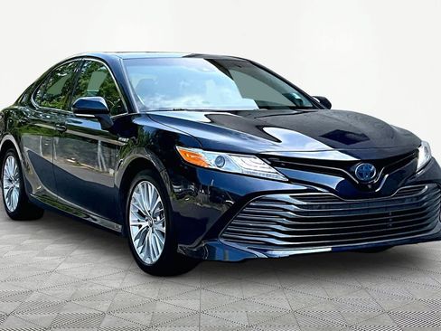 Certified 2018 Toyota Camry XLE w/ Audio Package FWD image 3