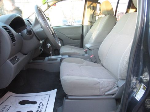 Used 2019 Nissan Frontier SV image 17