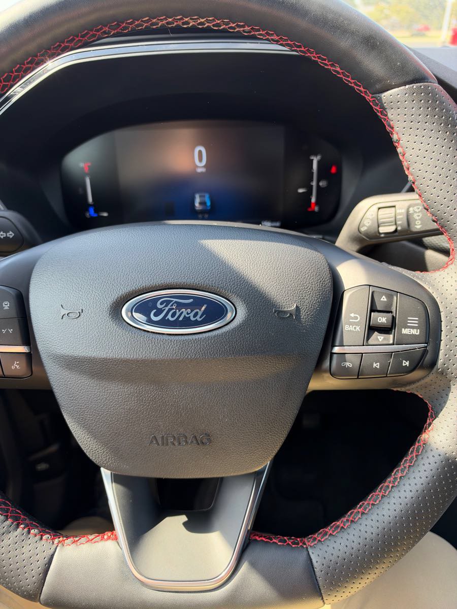 Used 2025 Ford Escape ST-Line w/ Tech Pack #1 AWD/4WD image 16