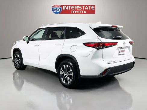 Used 2023 Toyota Highlander XLE AWD/4WD image 5