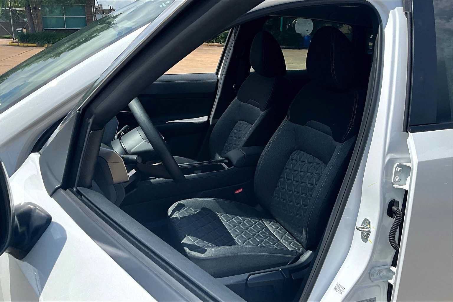 Used 2025 Nissan Kicks SV FWD image 18