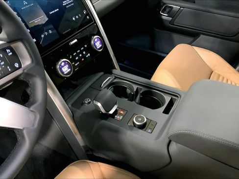 New 2026 Land Rover Discovery Limited Edition image 7