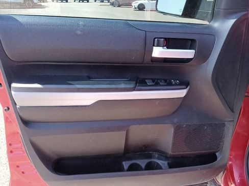 Used 2020 Toyota Tundra SR5 w/ SR5 Leather Package AWD/4WD image 11
