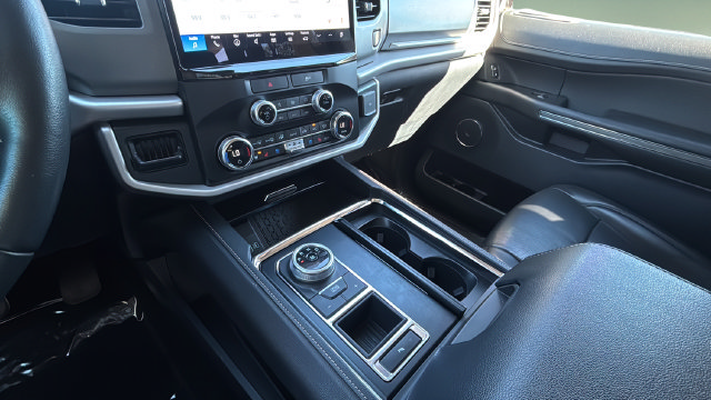 Used 2022 Ford Expedition XLT RWD image 14
