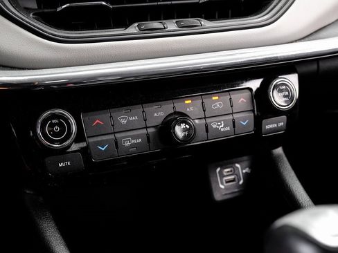 Used 2022 Jeep Compass Limited image 35