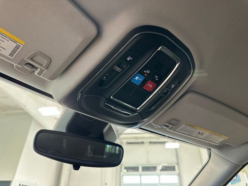 Used 2023 Jeep Grand Cherokee L Laredo image 33