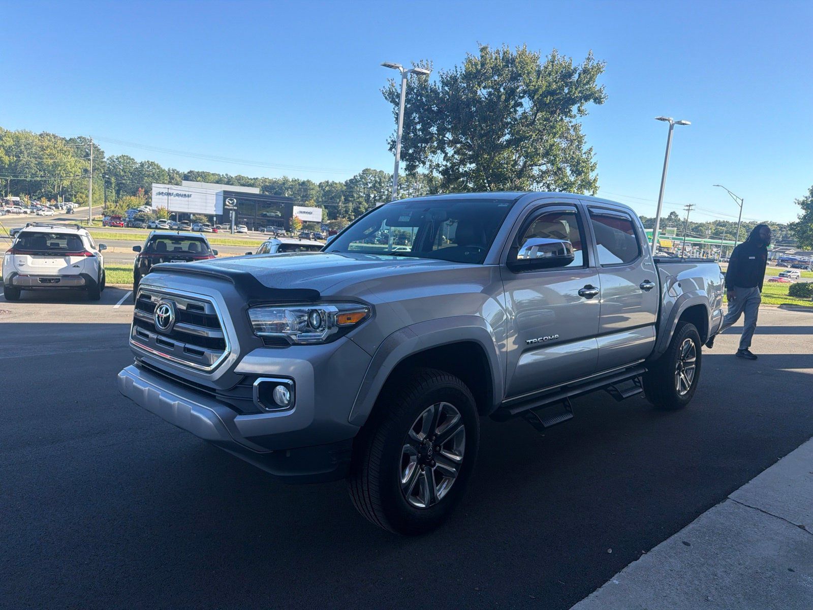 Used 2016 Toyota Tacoma Limited w/ Towing Package AWD/4WD image 17