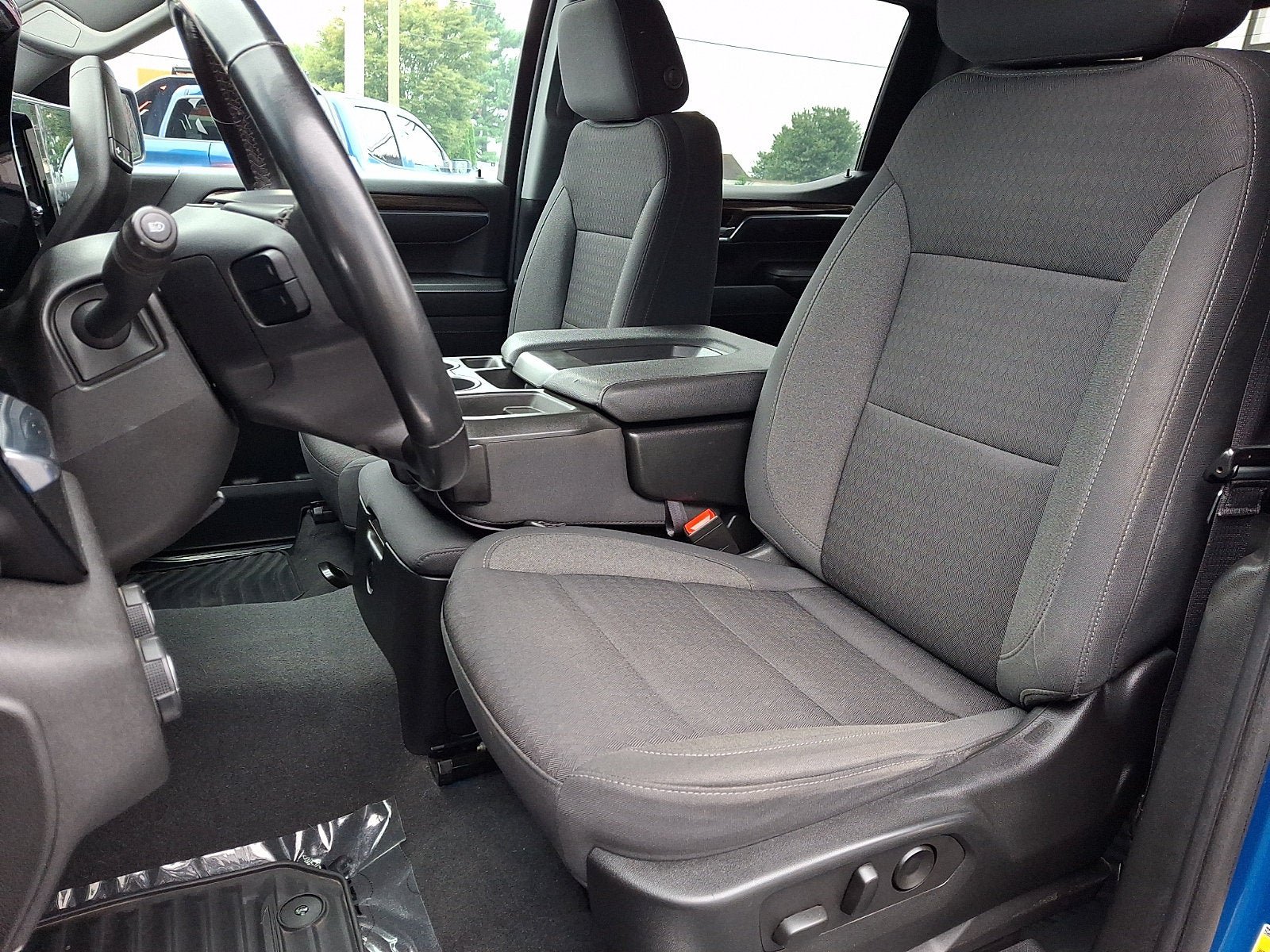 Used 2023 Chevrolet Silverado 1500 LT AWD/4WD image 13