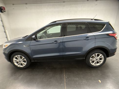 Used 2018 Ford Escape SE w/ SE Sync 3 Package FWD image 5