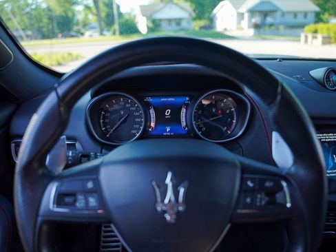 Used 2017 Maserati Levante w/ Sport Package AWD/4WD image 6