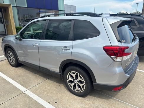 Used 2019 Subaru Forester Premium w/ All-Weather Package AWD/4WD image 3