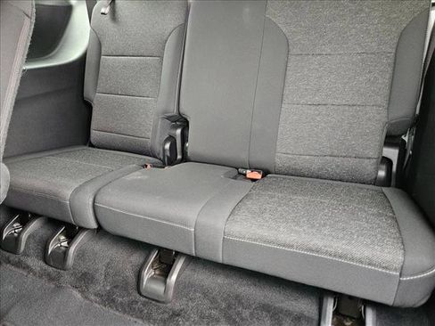 Used 2025 Chevrolet Traverse LT image 18