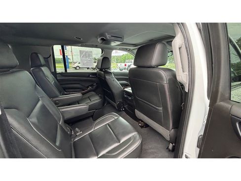 Used 2019 Chevrolet Suburban LT image 18