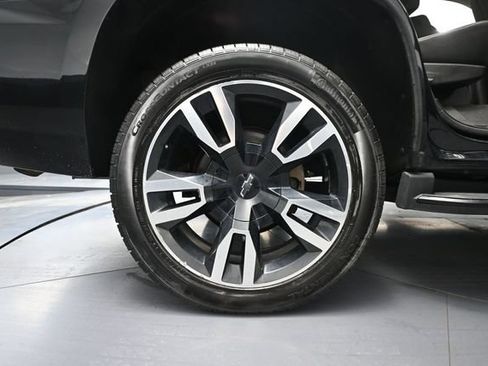 Used 2019 Chevrolet Tahoe LT w/ RST Edition AWD/4WD image 17