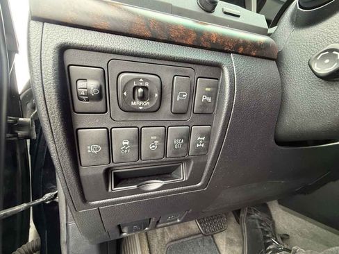 Used 2015 Toyota Land Cruiser image 26