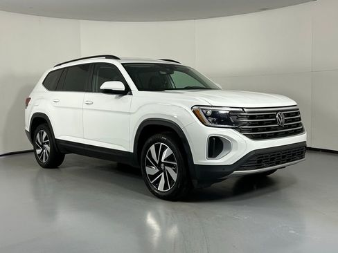 Used 2024 Volkswagen Atlas SE image 1