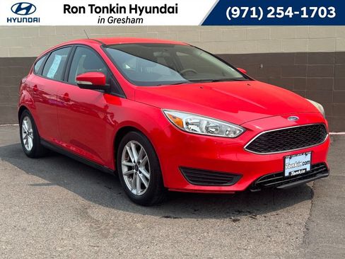 Used 2016 Ford Focus SE FWD image 1