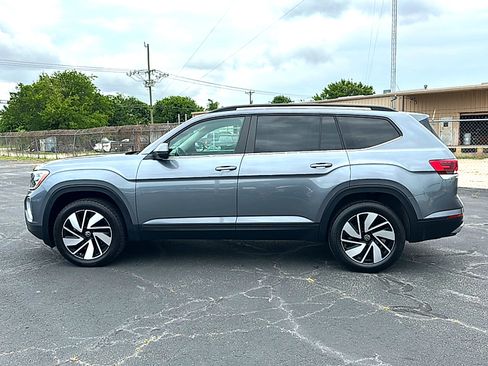 Used 2025 Volkswagen Atlas SE FWD image 5