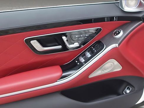 Used 2022 Mercedes-Benz S 580 S 580 4MATIC image 12