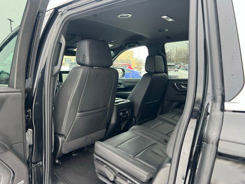 Used 2024 Chevrolet Suburban LT image 18