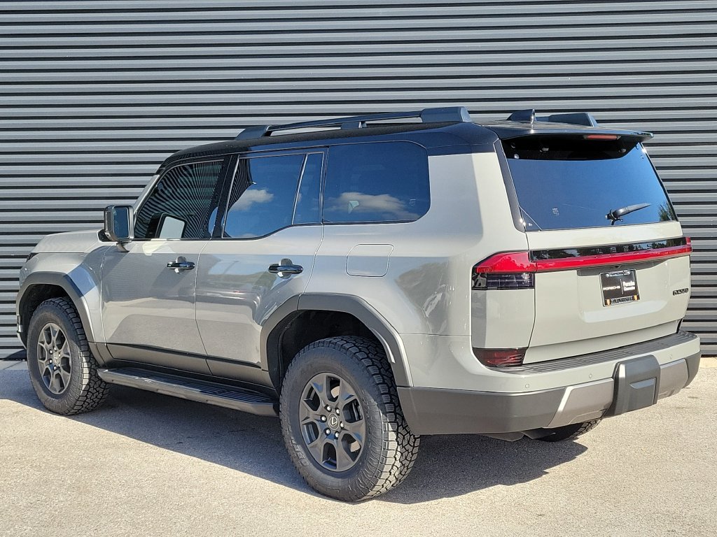 Used 2024 Lexus GX 550 AWD/4WD image 3
