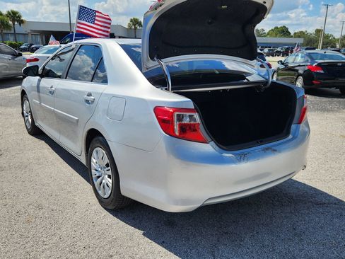 Used 2013 Toyota Camry LE image 21