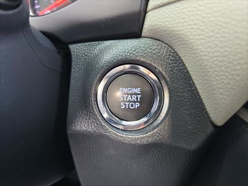 Certified 2022 Toyota RAV4 XLE w/ Convenience Package FWD image 19