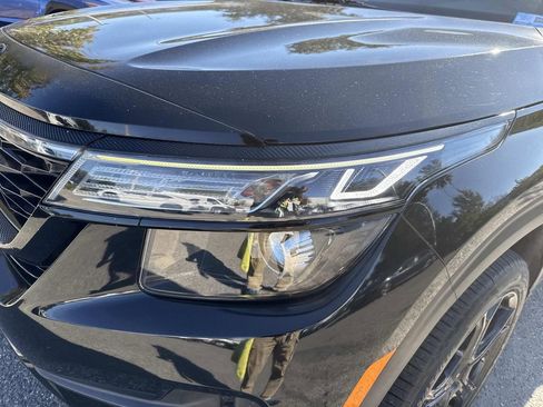 Used 2021 Kia Seltos S image 10