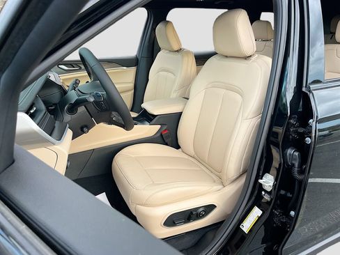 New 2026 Jeep Grand Cherokee L Limited w/ Luxury Tech Group II AWD/4WD image 17